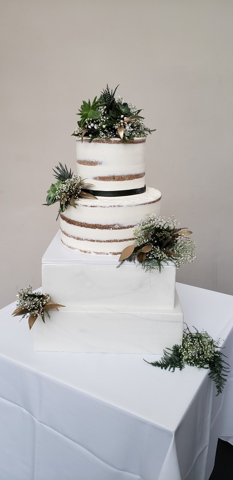 Whisked Gluten-Free Bakery | 1970 Ellesmere Rd Unit 4, Scarborough, ON M1H 2W1, Canada | Phone: (416) 633-6313