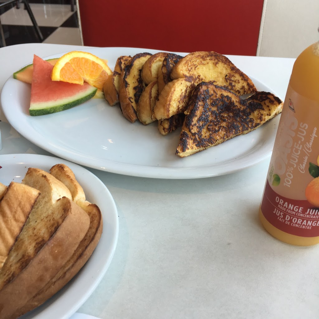 Restaurant La Belle Province Kahnawake | 1860 QC-132, Kahnawake, QC J0L 1B0, Canada | Phone: (450) 638-6000