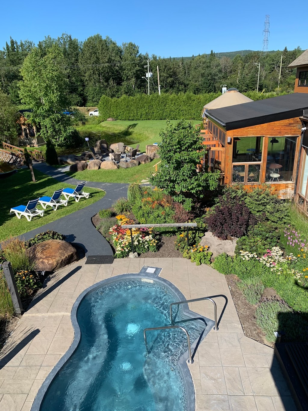 Villéa Hébergement nature / Nordique spa Mont Sainte Anne | 186 Rang St Julien, Saint-Ferréol-les-Neiges, QC G0A 3R0, Canada | Phone: (418) 826-2000