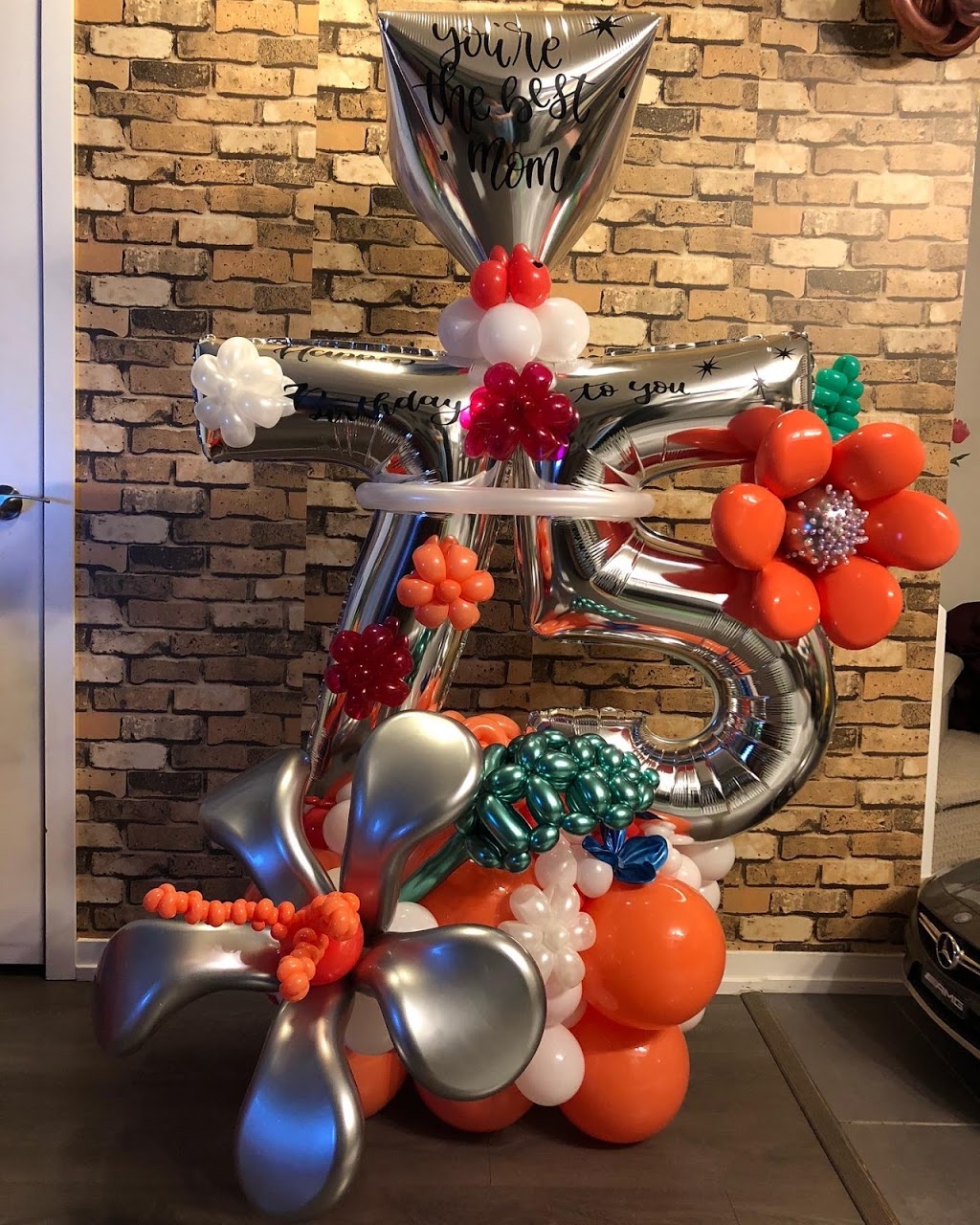 Balloons by Mina | 39A Valley Woods Rd #903, North York, ON M3A 2R5, Canada | Phone: (647) 927-8108