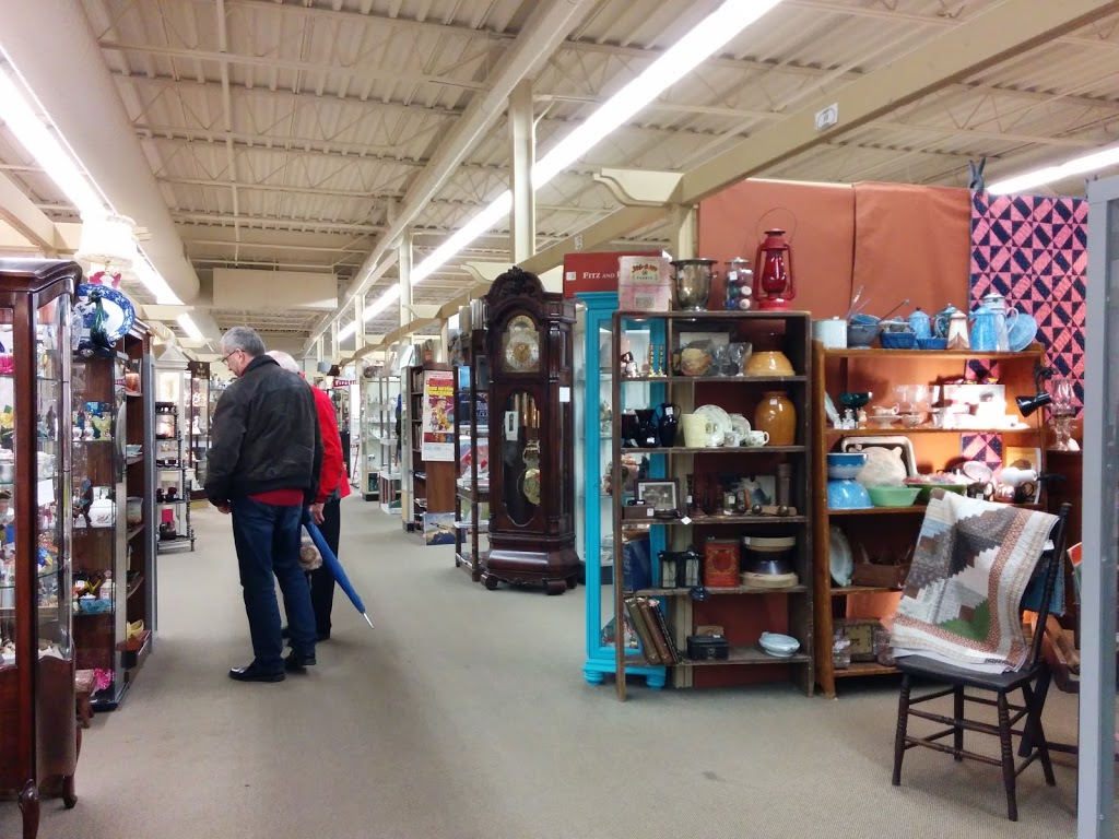 St Jacobs Antiques Market | 805 King St N, Waterloo, ON N2J 4G8, Canada | Phone: (519) 880-1944