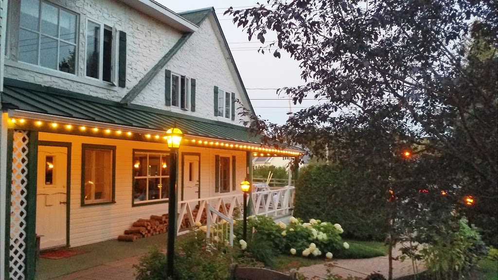 Recto-Verso Restaurant Traiteur | 814 Chemin Pierre Péladeau, Sainte-Adèle, QC J8B 1Z4, Canada | Phone: (450) 229-9555