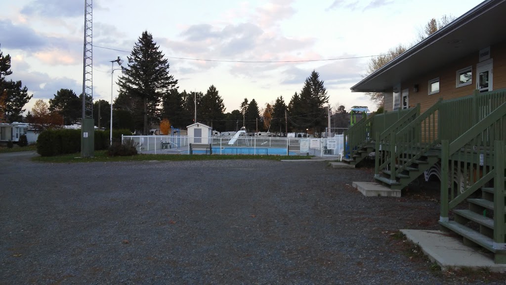 Camping Municipal et Marina St-Roch-de-Mékinac | 501 Ducharme, Saint-Roch-de-Mékinac, QC G0X 2E0, Canada | Phone: (819) 646-5500