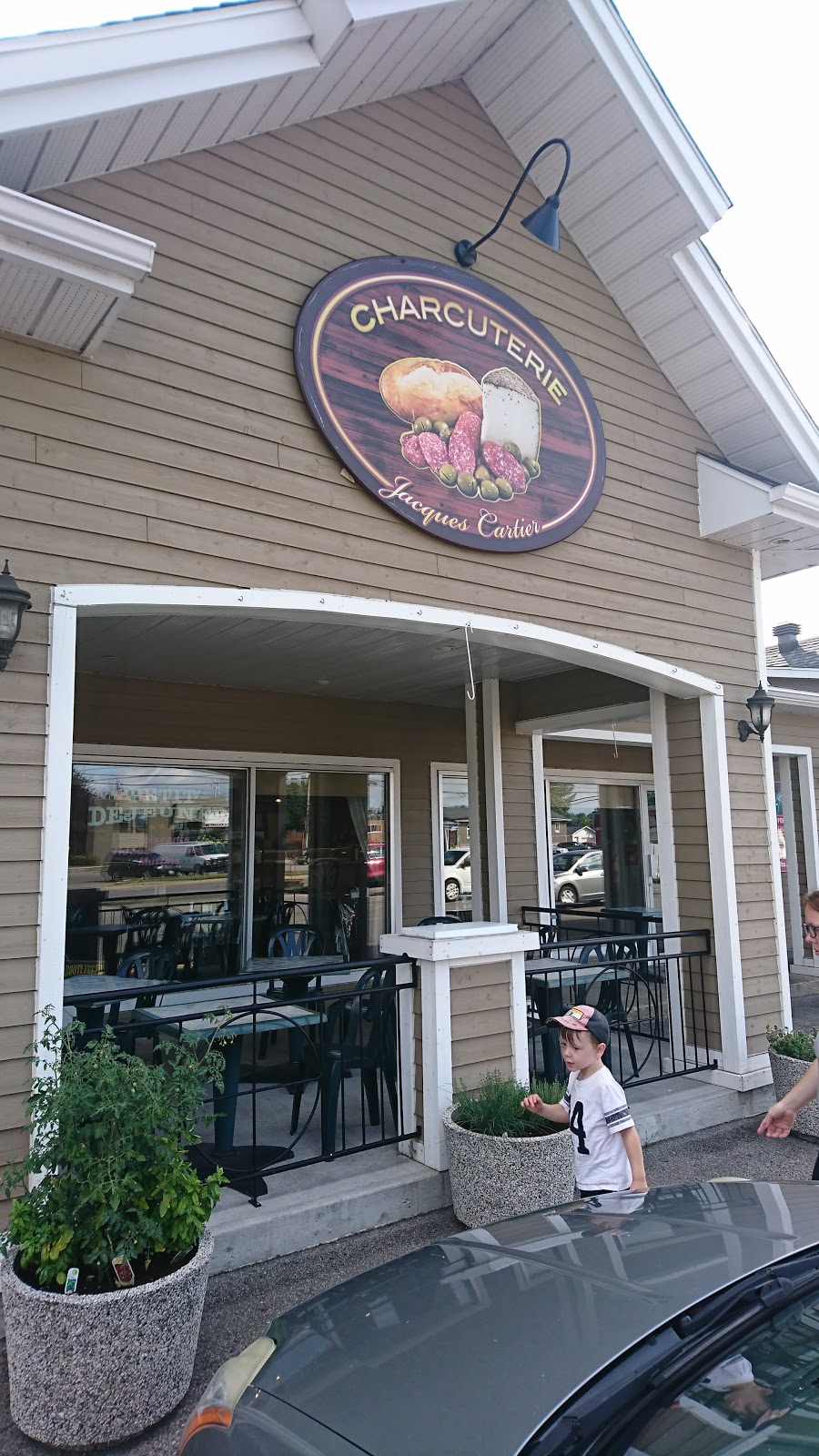 Charcuterie Jacques-Cartier | 283 Rue Jacques-Cartier, Salaberry-de-Valleyfield, QC J6T 4S9, Canada | Phone: (450) 371-5393