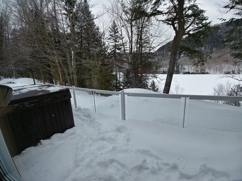 Chalet Le Missionnaire | 190 Chemin du Lac-du-Missionnaire, Lac-aux-Sables, QC G0X 1M0, Canada | Phone: (800) 319-3934