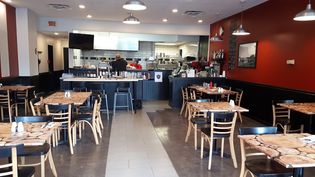 Aux Bourgeois bistro | 362 Rue Principale O, Magog, QC J1X 2A9, Canada | Phone: (819) 843-8383