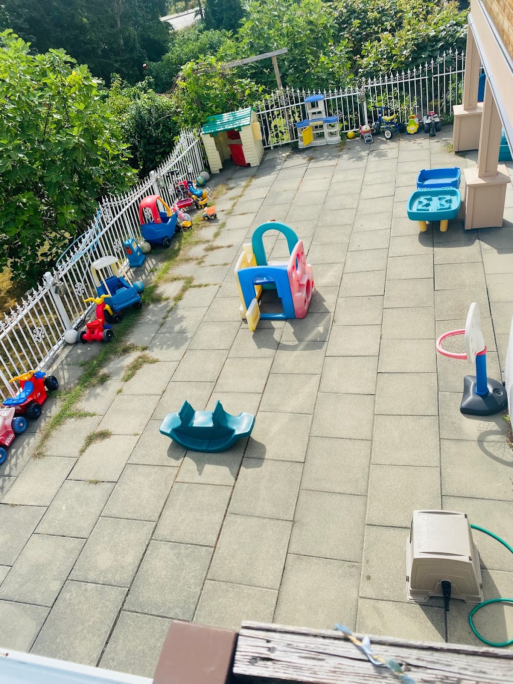 Broadway daycare | 6644 Broadway, Burnaby, BC V5B 2Y5, Canada | Phone: (604) 444-4706