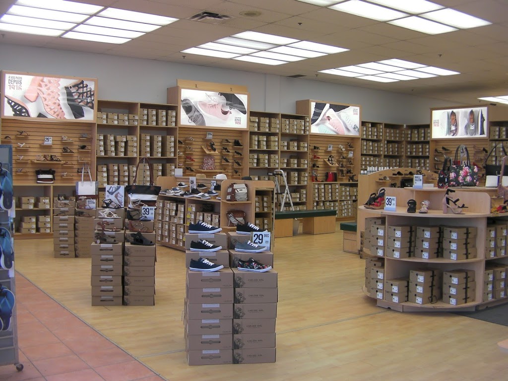 Chaussures Yellow | 3205 Autoroute Jean-Noël-Lavoie, Laval, QC H7P 5P2, Canada | Phone: (450) 682-6962