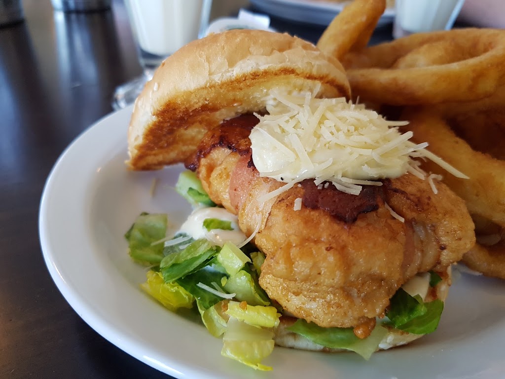 Esquire Restaurant | 772 Bedford Hwy, Halifax, NS B0N 1B0, Canada | Phone: (902) 835-9033