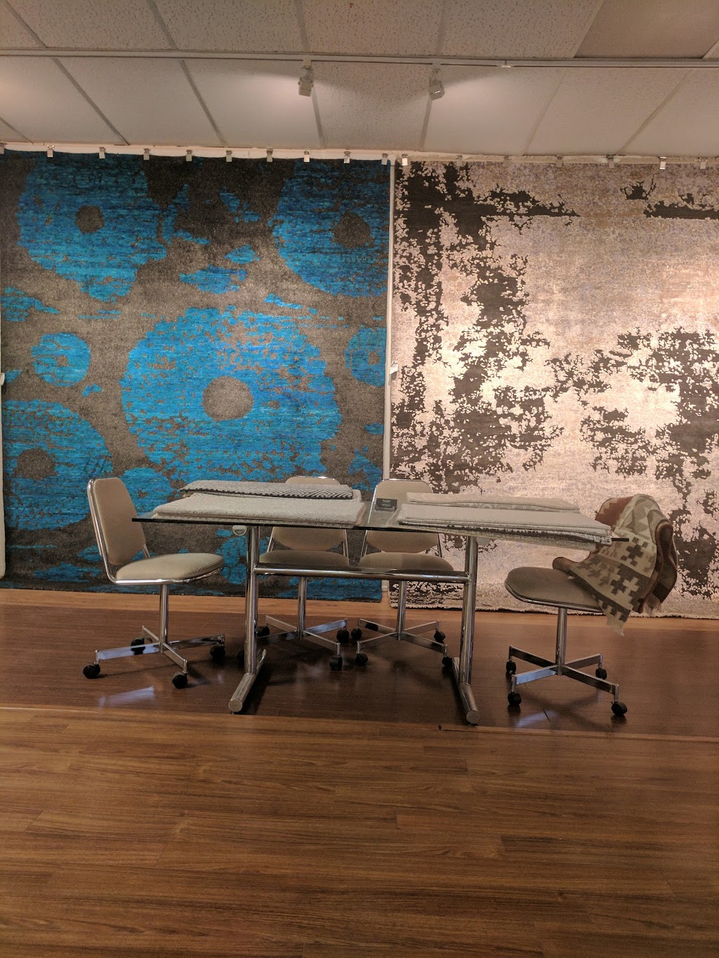 Blue Paisley Fine Rugs | 1440 Bathurst St #101, Toronto, ON M5R 3J3, Canada | Phone: (416) 546-4545