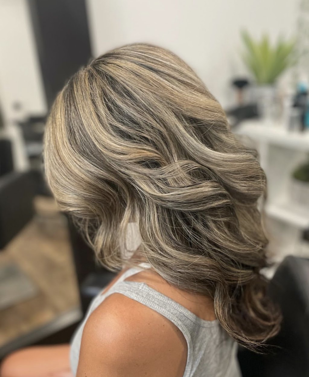 Jennys Studio | 3742 Horseshoe Valley Rd W, Minesing, ON L9X 1E4, Canada | Phone: (705) 279-6597