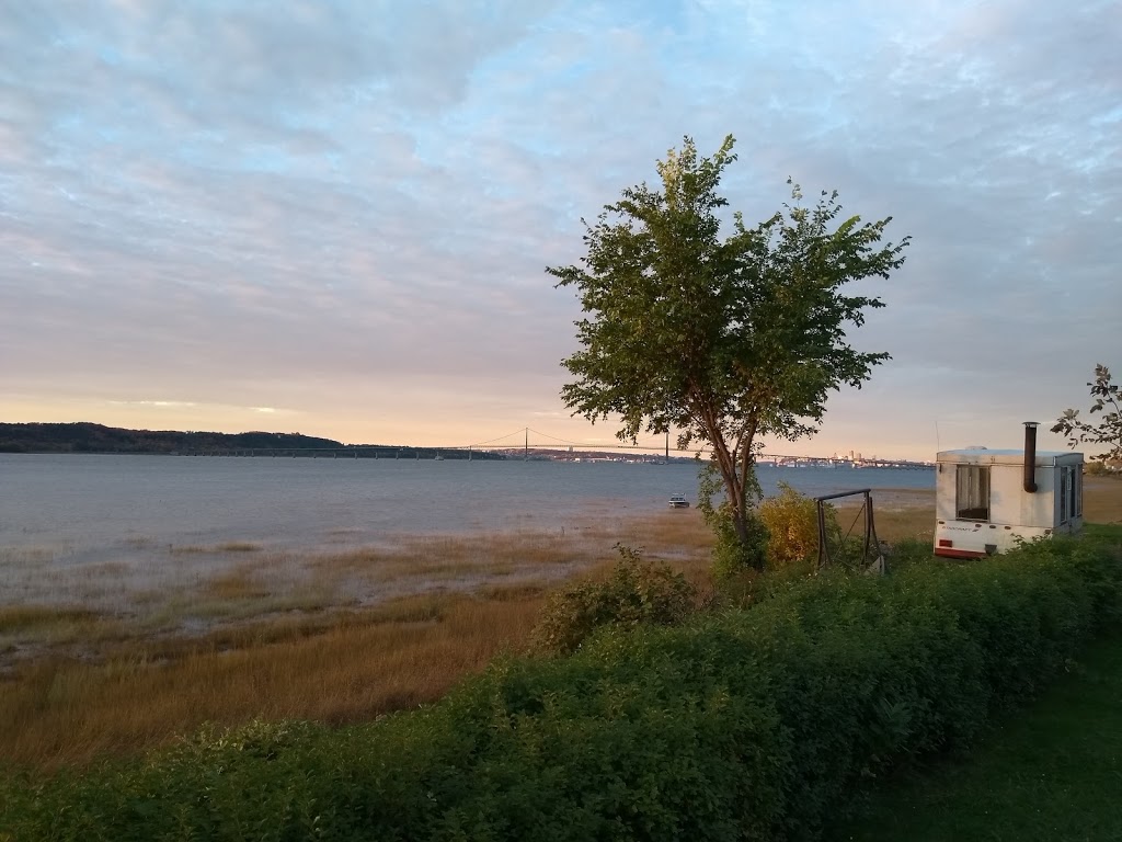 Hôtel Cascade Montmorency | 5490 Boulevard Sainte-Anne, Boischatel, QC G0A 1H0, Canada | Phone: (418) 822-4777