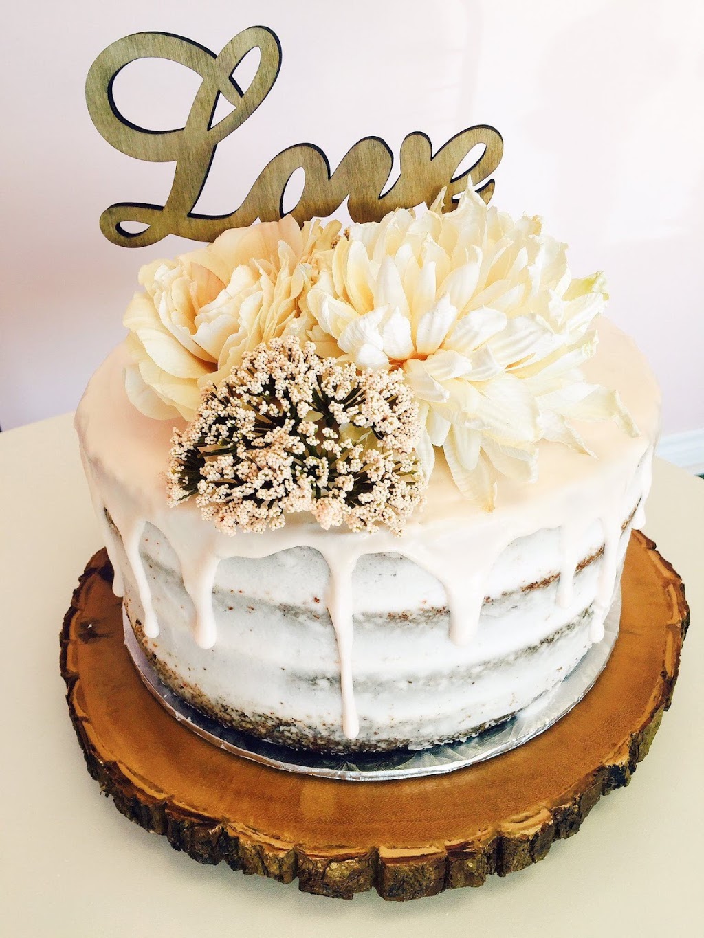Dvas Custom Cakes & Treats | 383 Elgin St N, Cambridge, ON N1R 8C1, Canada | Phone: (519) 267-3827