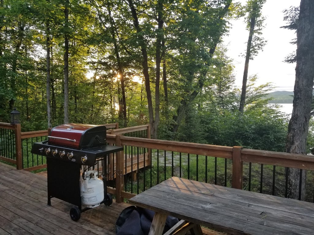 Le Bois De Pin | Lac-des-Plages, QC J0T 1K0, Canada | Phone: (514) 295-6374