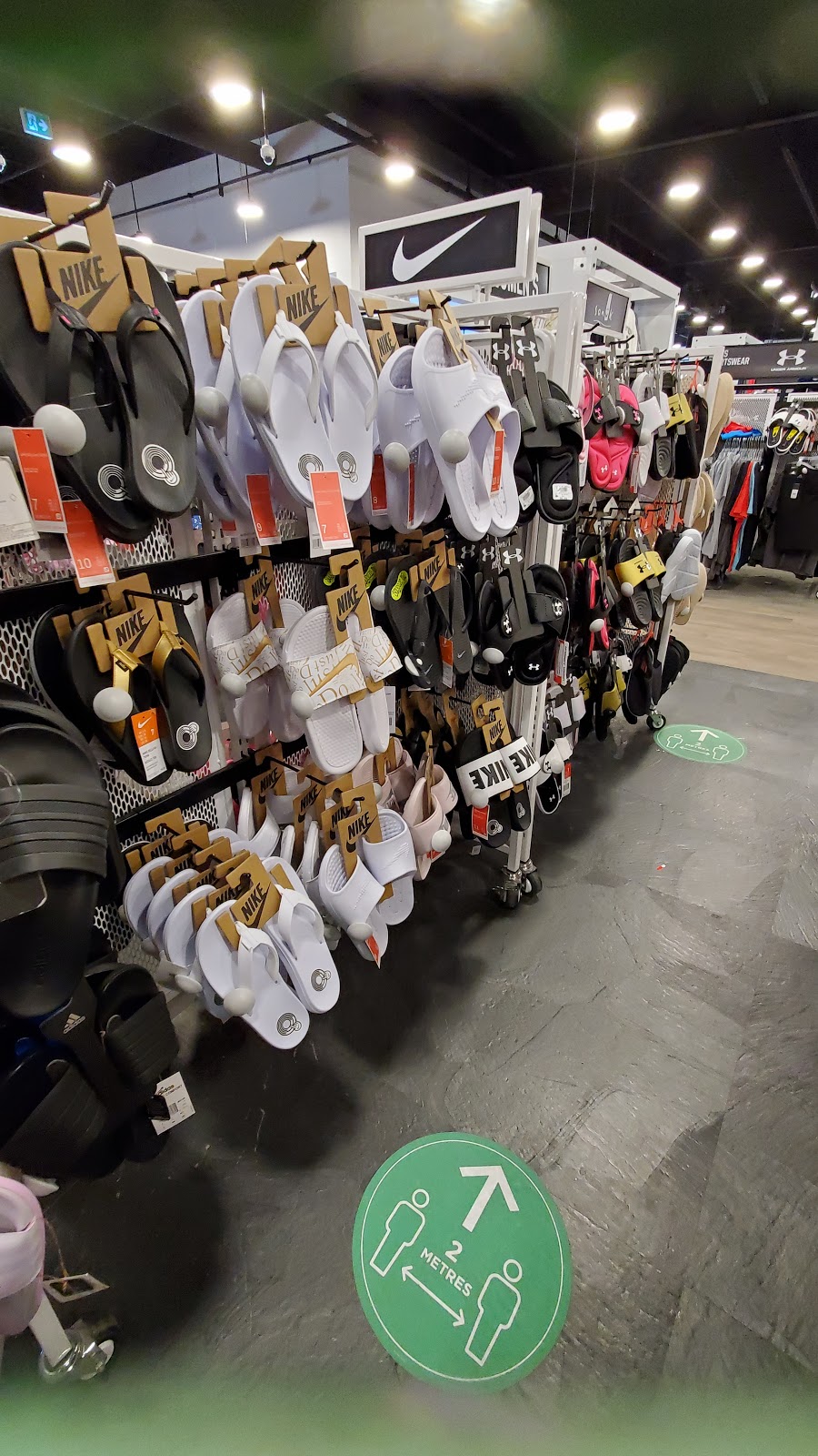 Sport Chek | 5001 19 St #600, Red Deer, AB T4R 3R1, Canada | Phone: (403) 346-1244