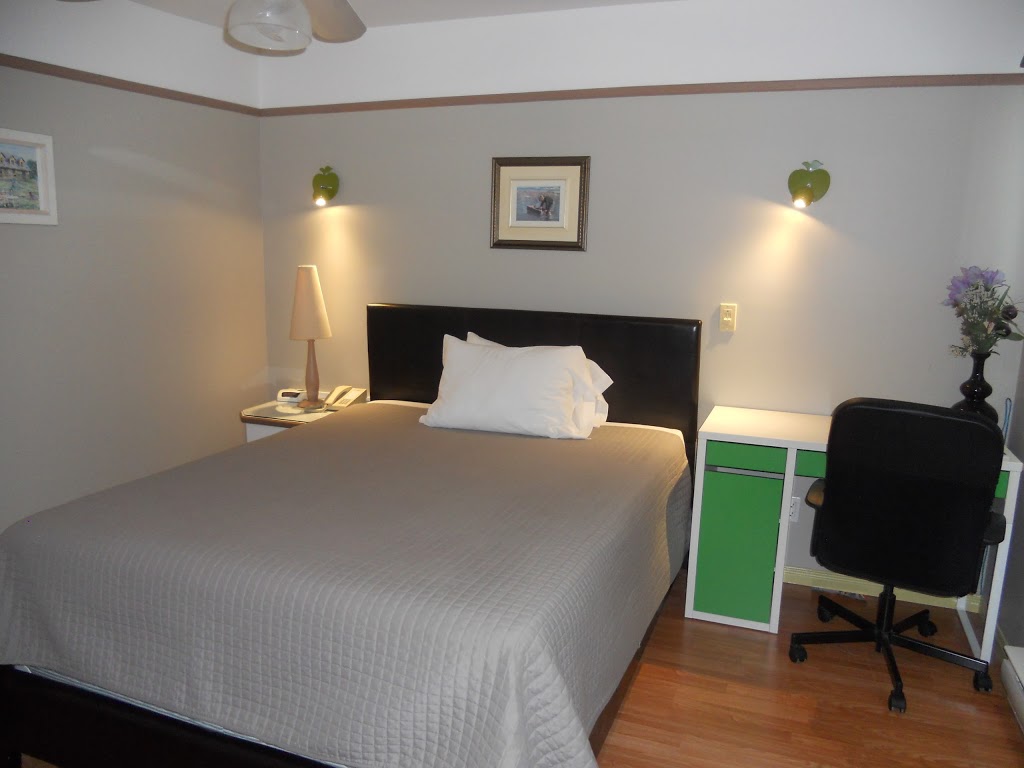 Motel Normandie | 1111 Boulevard Saint Laurent O, Louiseville, QC J5V 2L4, Canada | Phone: (819) 228-5541