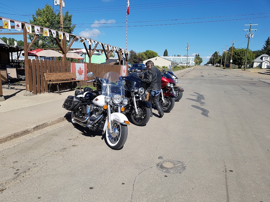 Monkey Top Saloon | 5002 50 Ave, Bentley, AB T0C 0J0, Canada | Phone: (403) 748-3141