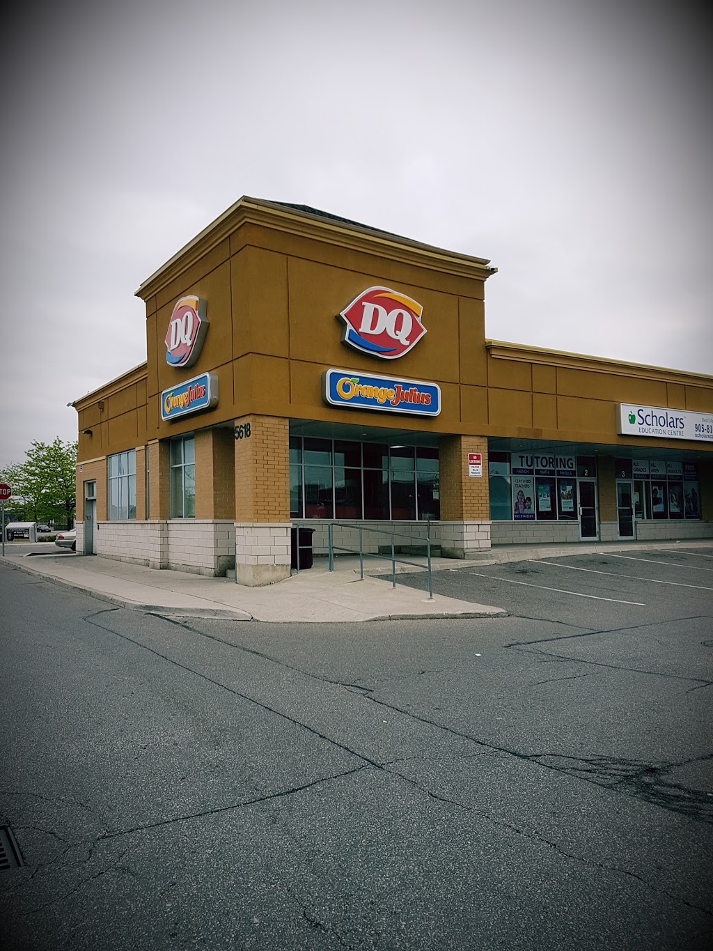 Dairy Queen (Treat) | 5618 Tenth Line W, Mississauga, ON L5M 7L9, Canada | Phone: (905) 567-5646
