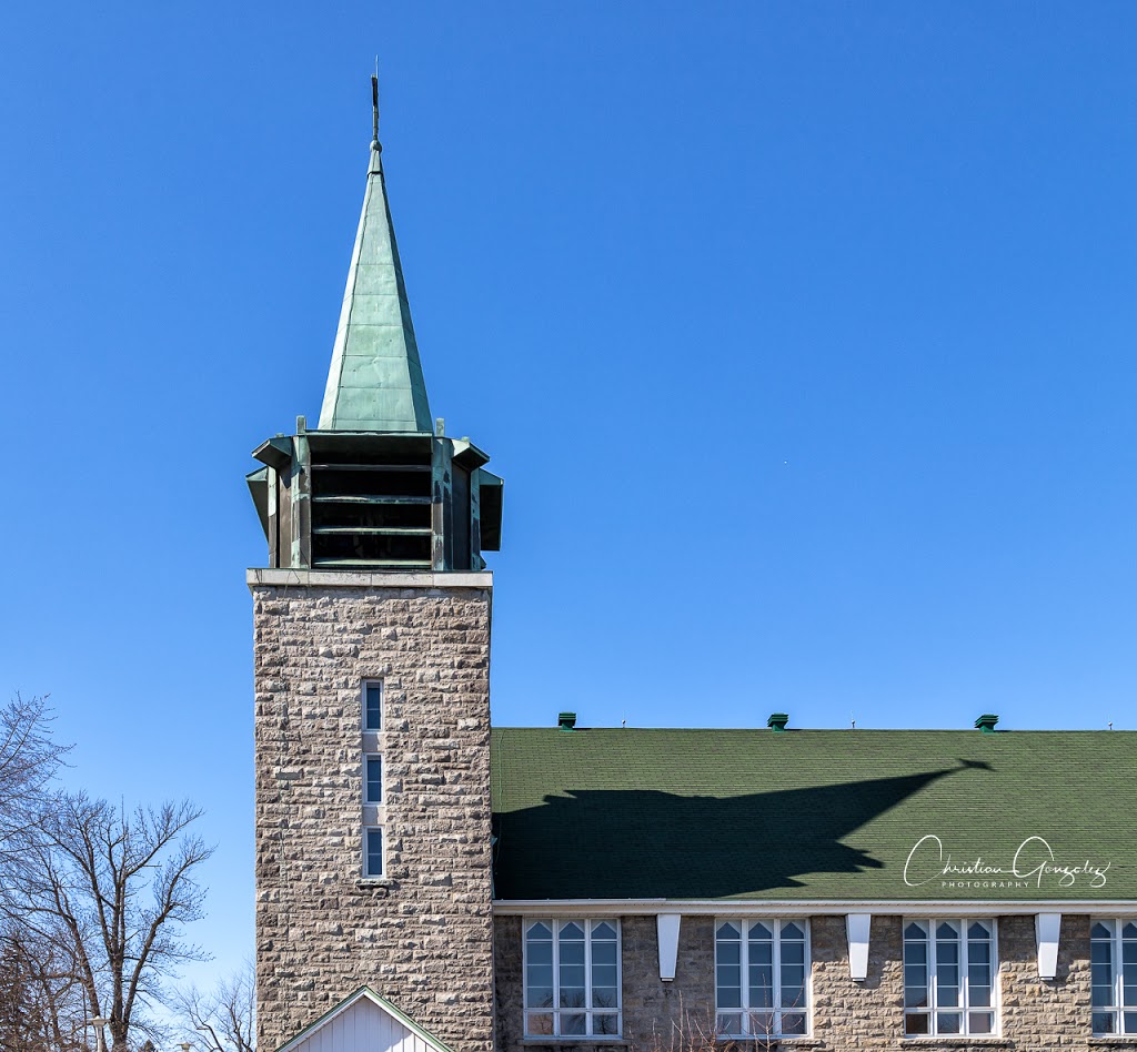 Église Très Sainte-Trinité | 145 Avenue Saint-Charles, Vaudreuil-Dorion, QC J7V 2K9, Canada