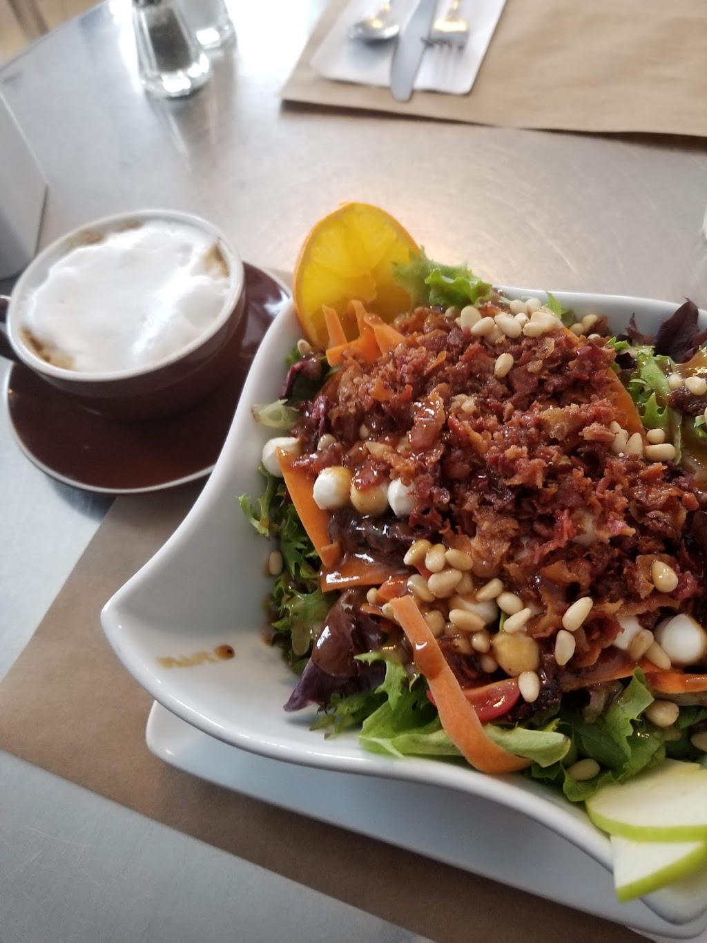 Café Citrus Chez Daniela | 99 Rue Morin, Sainte-Adèle, QC J8B 2P6, Canada | Phone: (450) 229-1160
