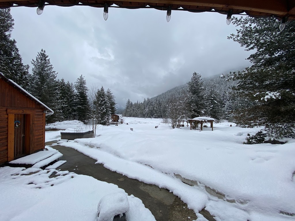 Griffin Lake Cabin Rentals | 7776 Trans-Canada Hwy, Malakwa, BC V0E 2J0, Canada | Phone: (236) 837-0225