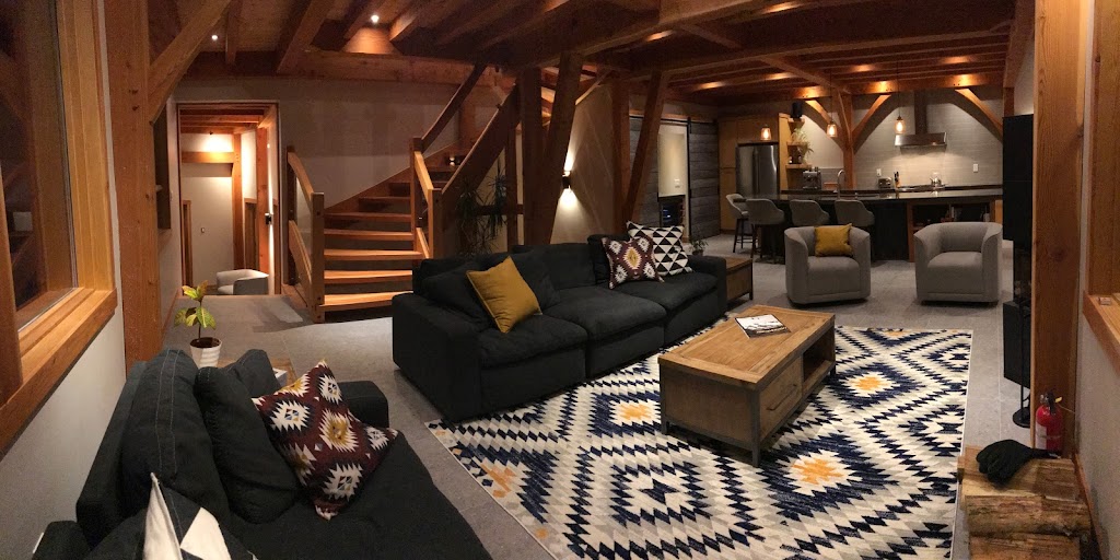 Pillows Lodge | 1917 Mount McPherson Dr, Revelstoke, BC V0E 2S0, Canada | Phone: (250) 814-3934