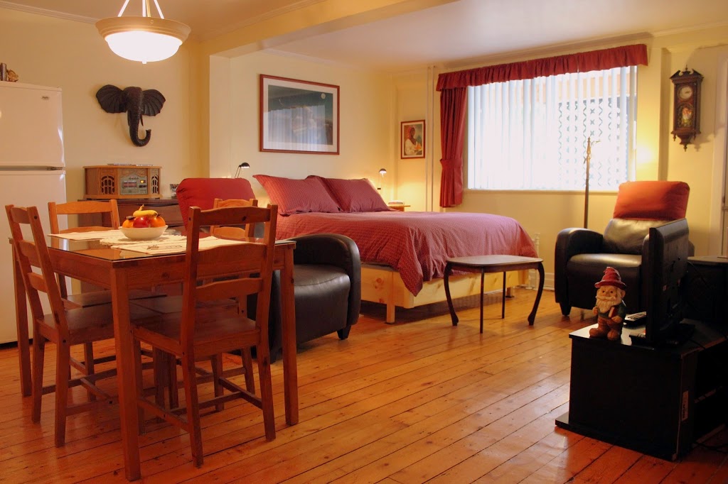 Chez Charlotte | 85 – 18 ème avenue, Lachine, QC H8S 3P6, Canada | Phone: (514) 634-7704