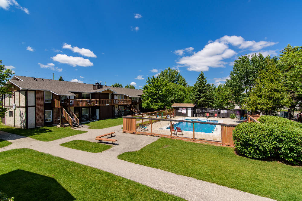 The Gardens at Twin Lakes | 5 Lake Crest Rd, Winnipeg, MB R3T 4M3, Canada | Phone: (204) 269-3470