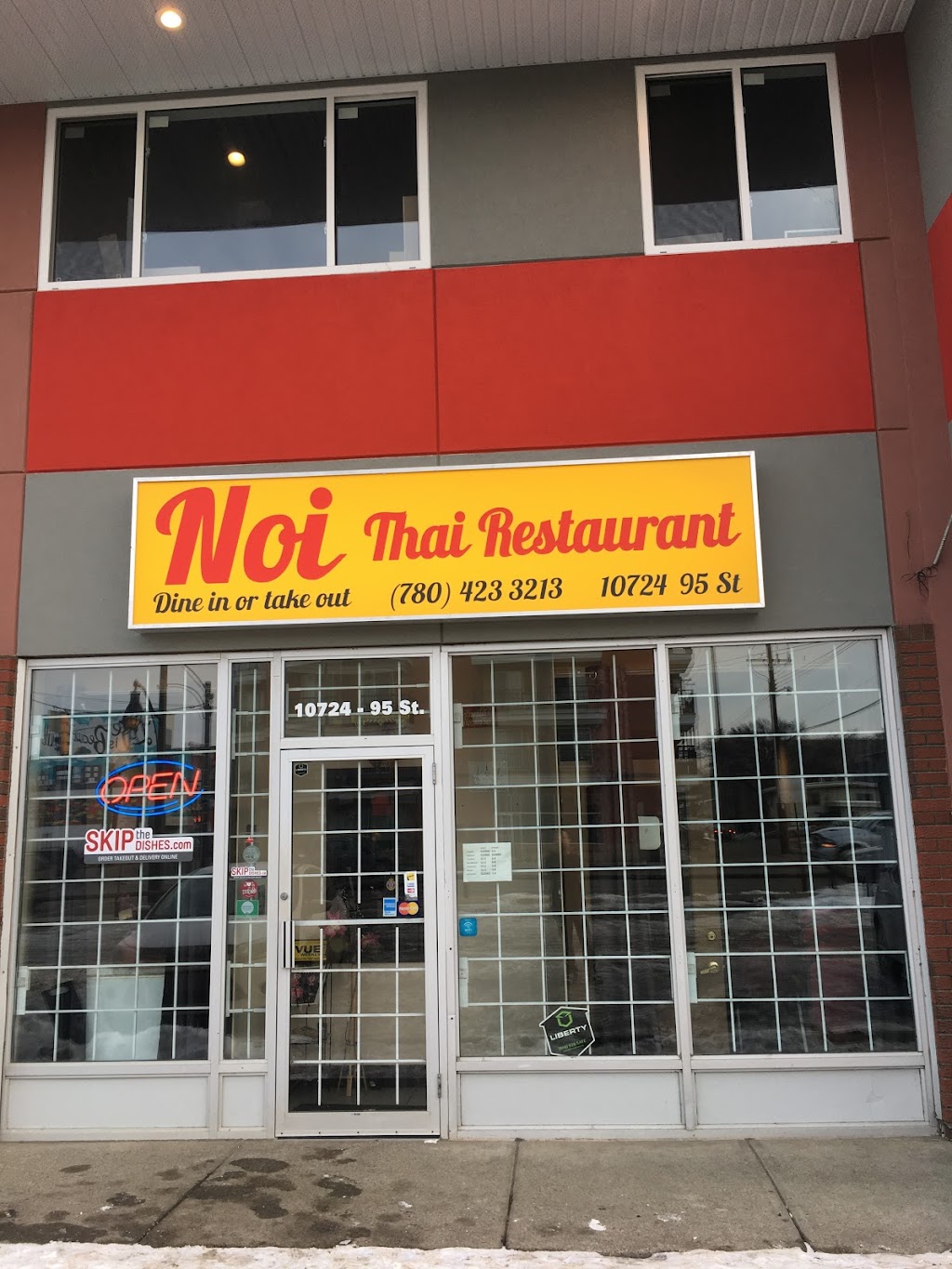 Noi Thai Restaurant | 10724 95 St, Edmonton, AB T5H 2C7, Canada | Phone: (780) 423-3213