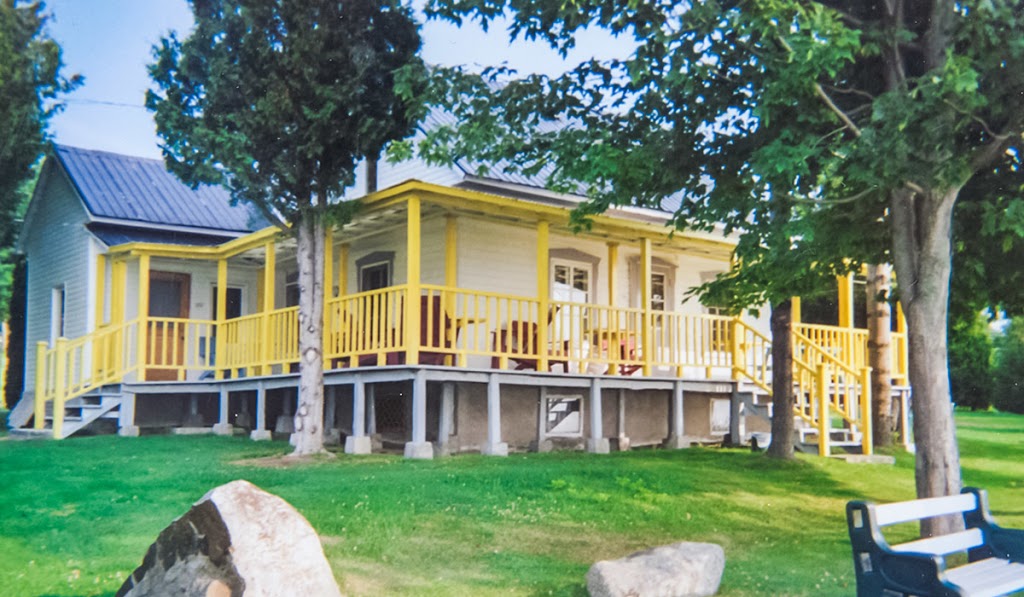 Motel Chalet A Dufour Enr | 414 Chemin de la Baleine RR 1, La Baleine, QC G0A 2A0, Canada | Phone: (418) 438-2314