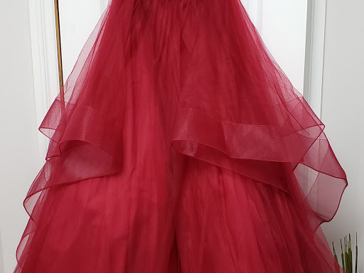 Elaines Sewing & Alterations/Grad Dresses For Sale on Consignme | 702 Grabowski Crescent, Warman, SK S0K 4S0, Canada | Phone: (306) 382-7347
