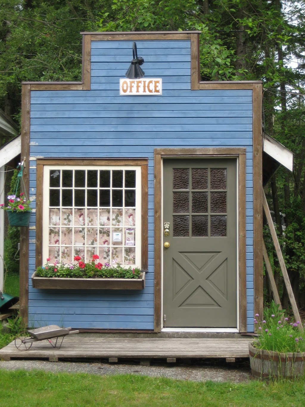 Woodside Inn | 2226 Lougheed Hwy, Agassiz, BC V0M 1A1, Canada | Phone: (604) 615-7770
