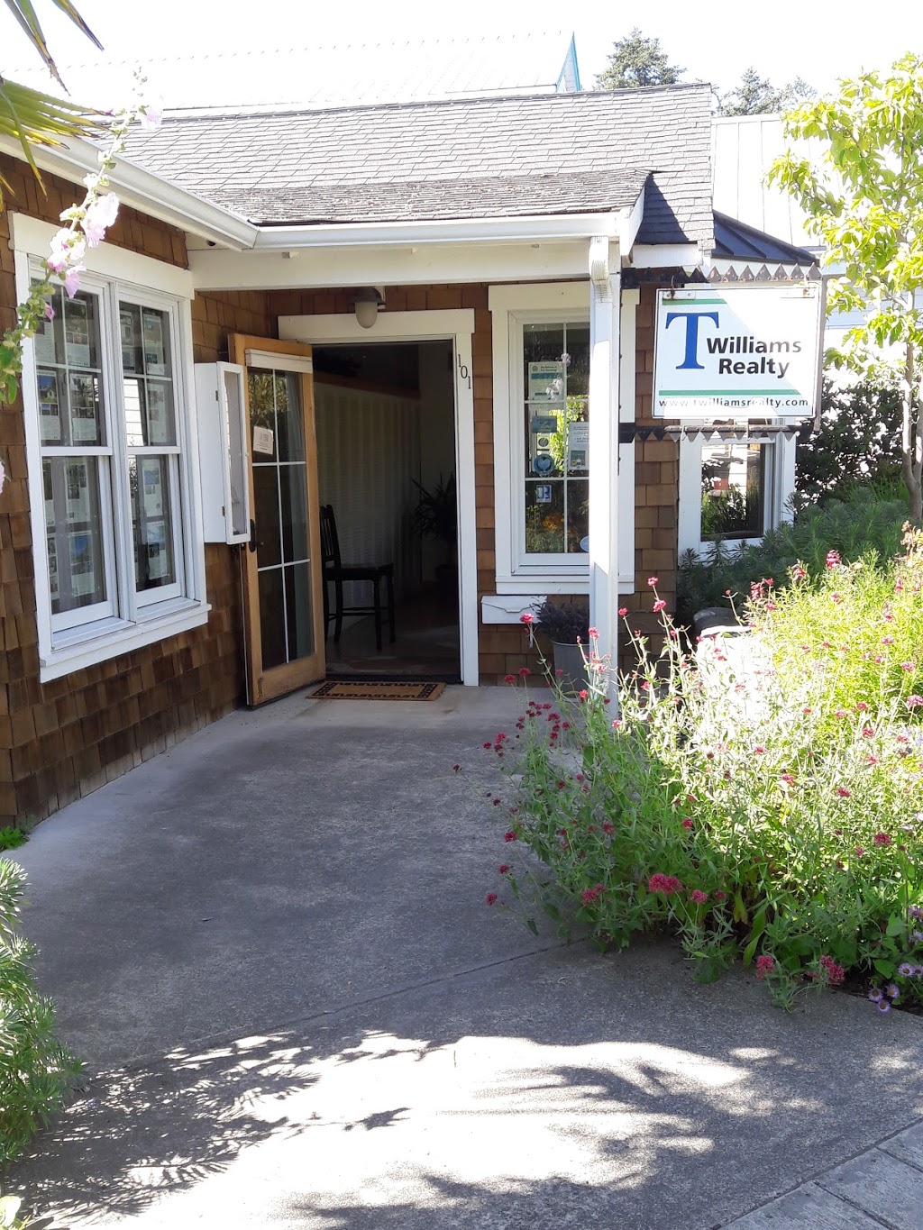 T Williams Realty | 365 N Beach Rd #101, Eastsound, WA 98245, USA | Phone: (360) 376-8374