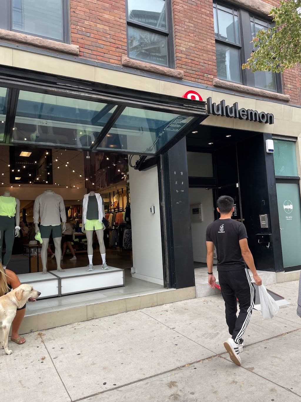 lululemon | 318 Queen St W, Toronto, ON M5V 2A5, Canada | Phone: (226) 779-7415