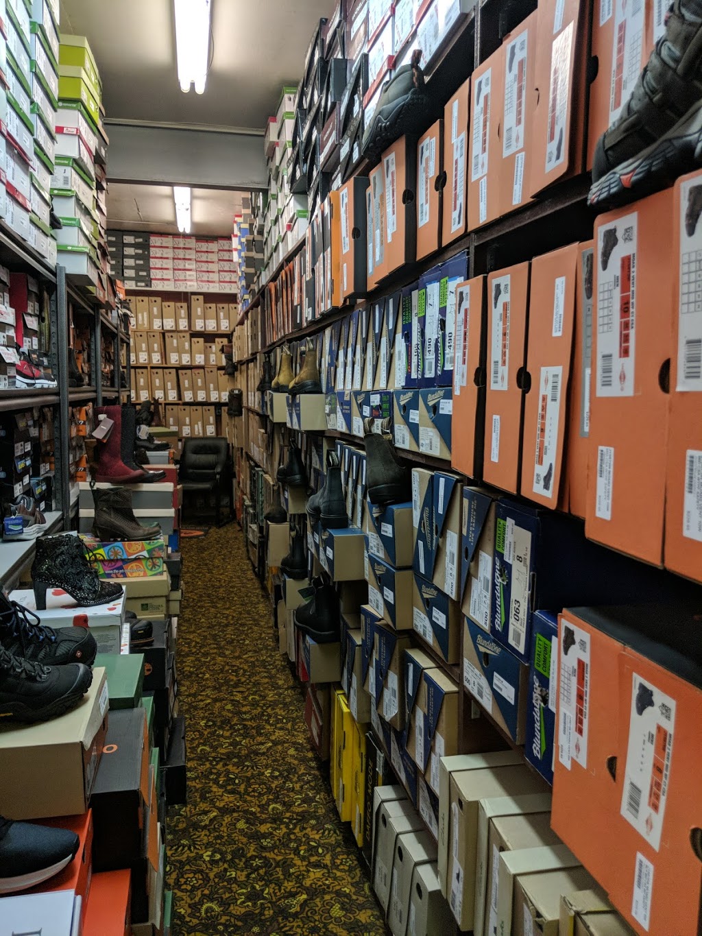 Henrys Shoes Ltd. | 217 Main St, Trochu, AB T0M 2C0, Canada | Phone: (403) 442-3065