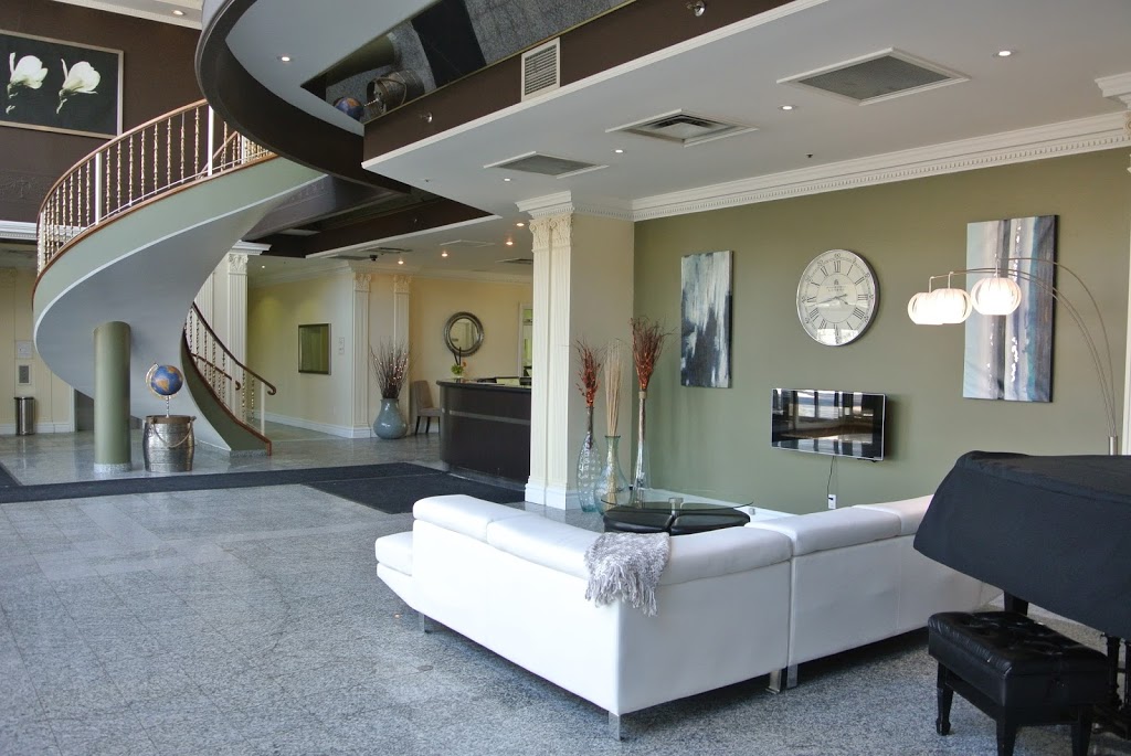 Quality Suites Oakville | 754 Bronte Rd, Oakville, ON L6L 6R8, Canada | Phone: (905) 847-6667