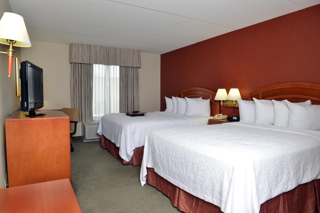 Hampton Inn & Suites by Hilton Windsor | 1840 Huron Church Rd, Windsor, ON N9C 2L5, Canada | Phone: (519) 972-0770