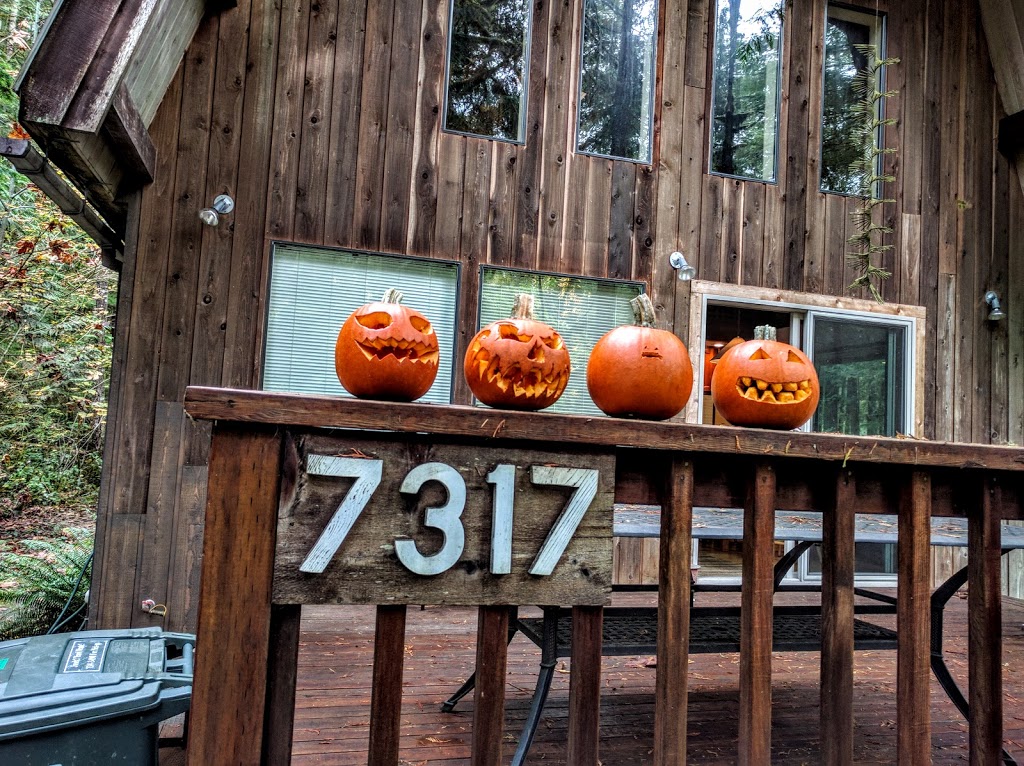 Canyon Creek Chalets, LLC | 7474 Miller Way, Deming, WA 98244, USA | Phone: (360) 599-9574