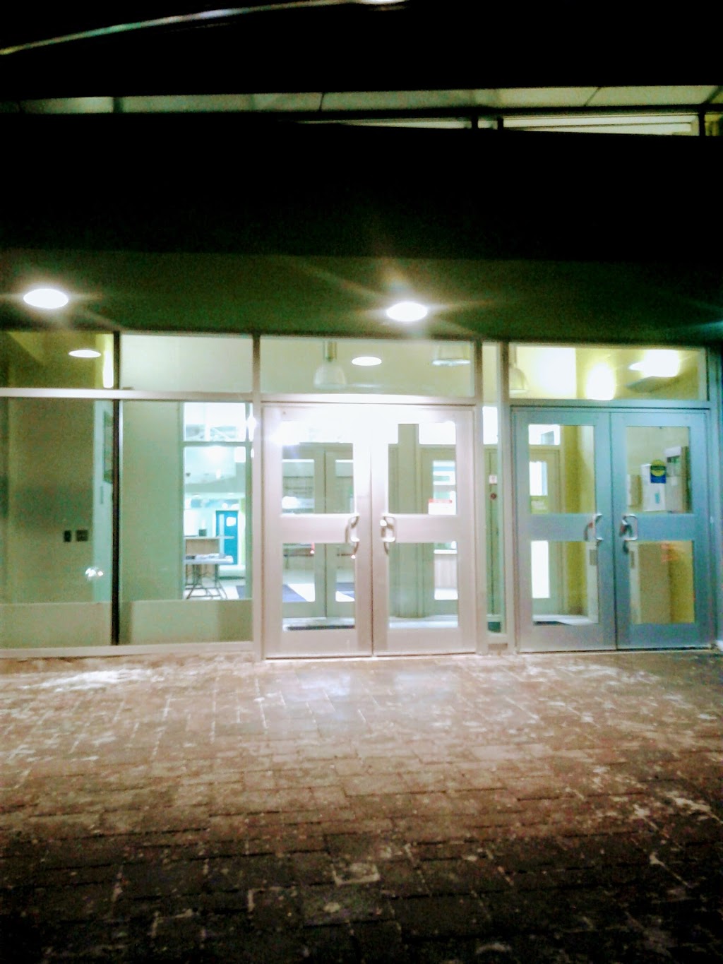 Boys and Girls Club of Niagara- Niagara Falls Club | 8800 McLeod Rd, Niagara Falls, ON L2E 6S5, Canada | Phone: (905) 357-2444