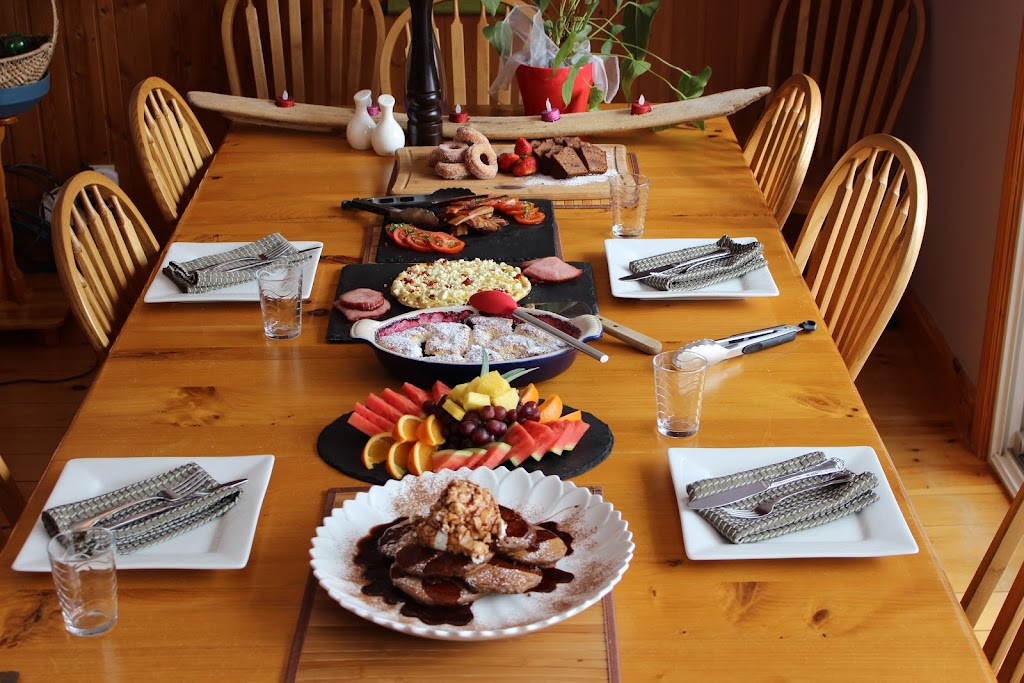 Sauble Falls Bed & Breakfast | 6 Rankin Bridge Rd, Wiarton, ON N0H 2T0, Canada | Phone: (519) 422-3304