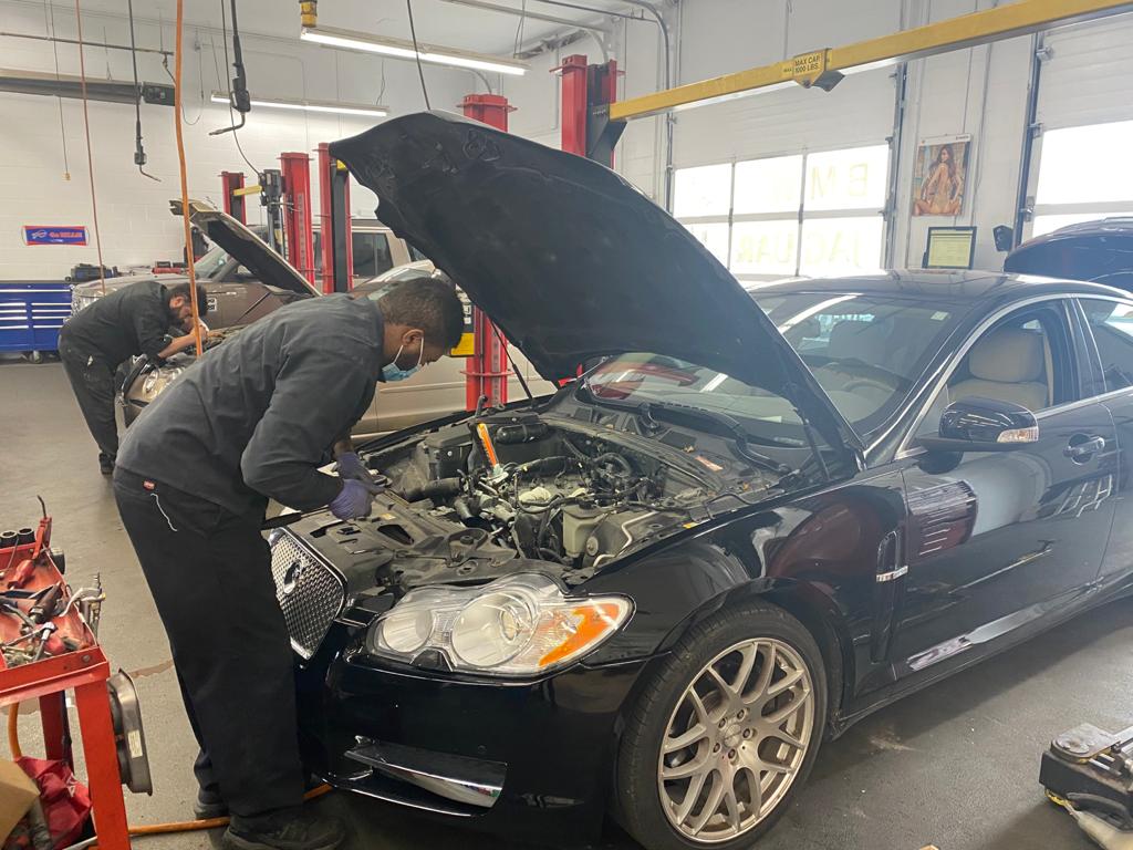 UNIQUE AUTO COLLISION | 1227 Plains Rd E, Burlington, ON L7S 2K2, Canada | Phone: (905) 639-2306