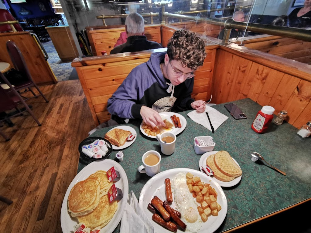 Finnigans Road House | 955 Pembroke St E, Pembroke, ON K8A 3M3, Canada | Phone: (613) 735-2333