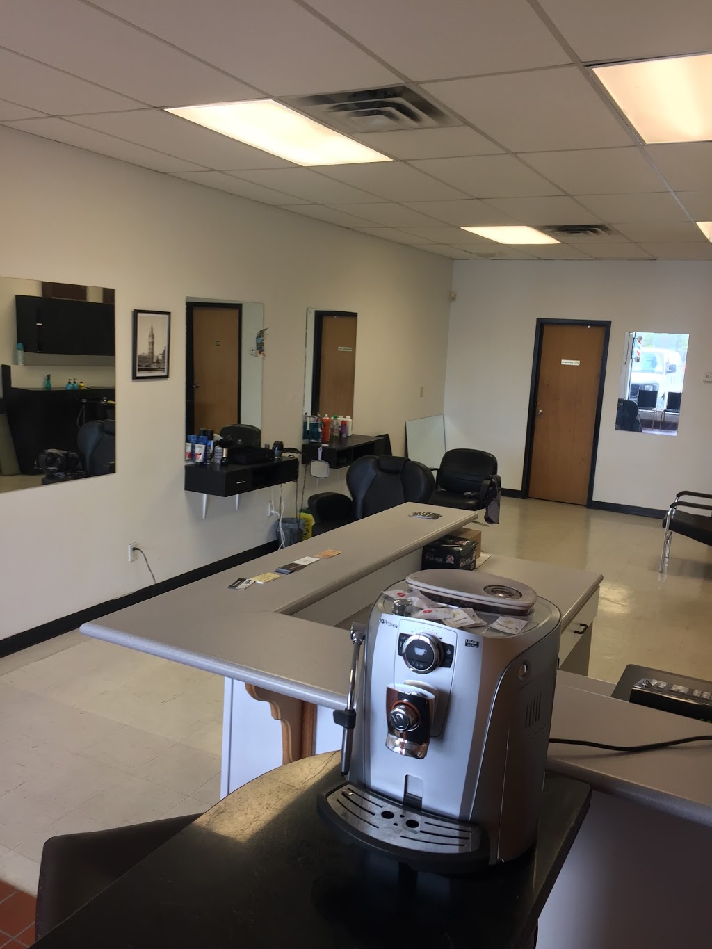 Gentlemen first barber shop | 1089 Lauzon Rd, Windsor, ON N8S 3M8, Canada | Phone: (519) 992-0082