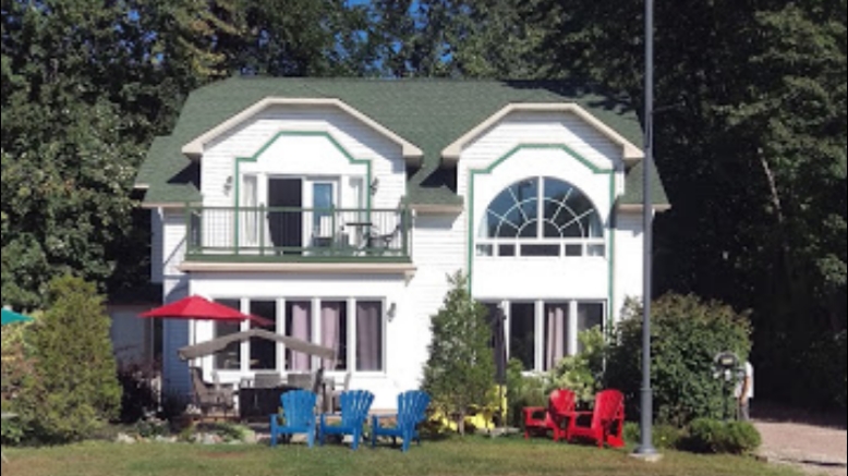 Kokomo Inn aux Berges des Outaouais | 1175 Rue Jacques-Cartier, Gatineau, QC J8T 2W3, Canada | Phone: (819) 561-5241