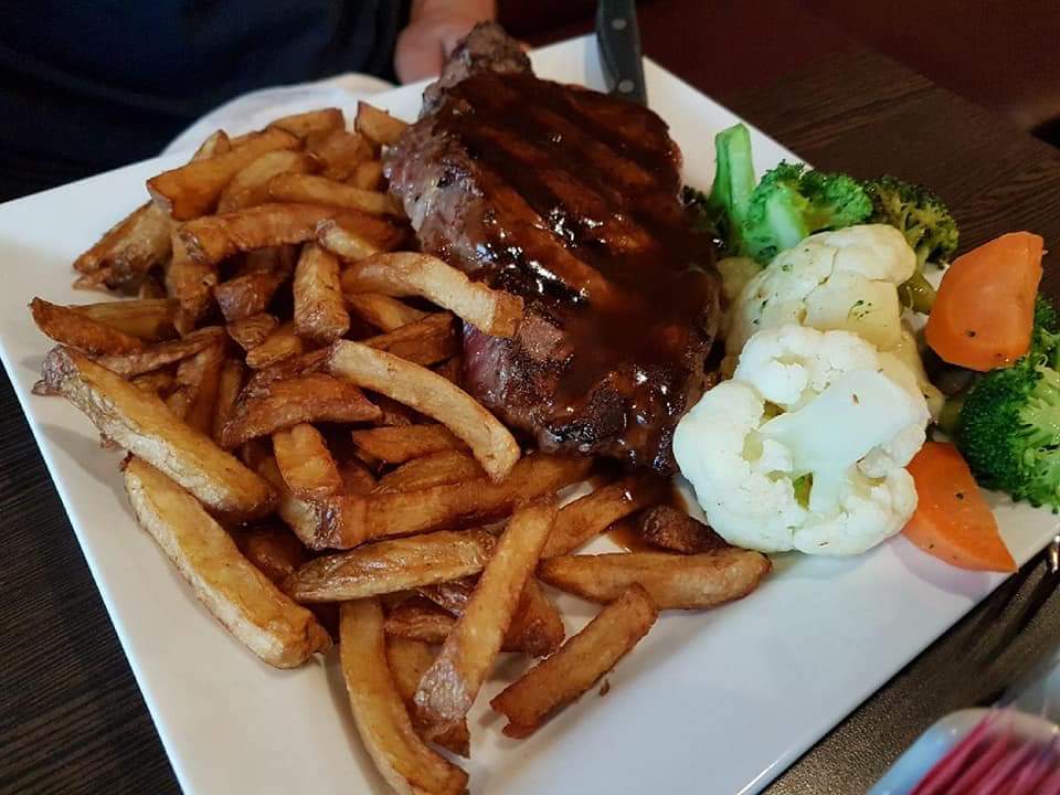 Dingers Taps & Grill | restaurant | 29 Main St N, Hagersville, ON N0A 1H0, Canada | 9057681156 OR +1 905-768-1156