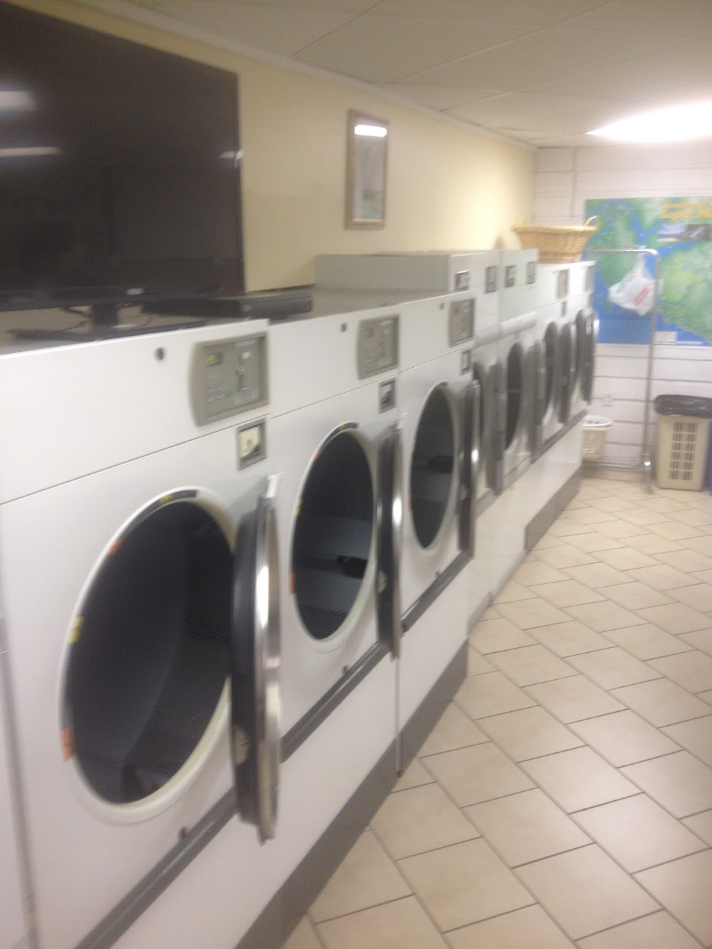 Washtub Laundromat | 682 Gibsons Way, Gibsons, BC V0N 1V9, Canada | Phone: (604) 886-0308