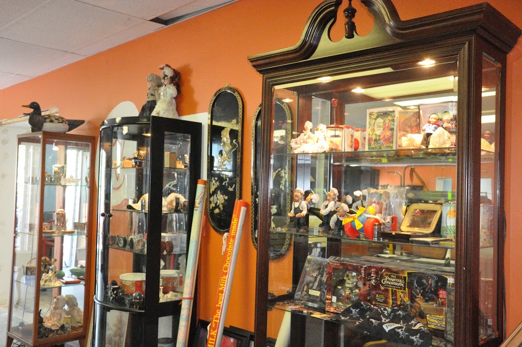 Rockland Flea Market | 574 Edwards St, Rockland, ON K4K 1C9, Canada | Phone: (613) 809-5002