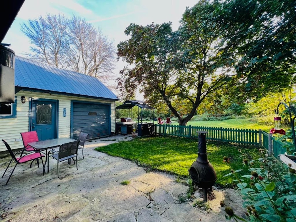 lionsheadbnb.ca | 398 Spry Rd, Lions Head, ON N0H 1W0, Canada | Phone: (416) 822-1203