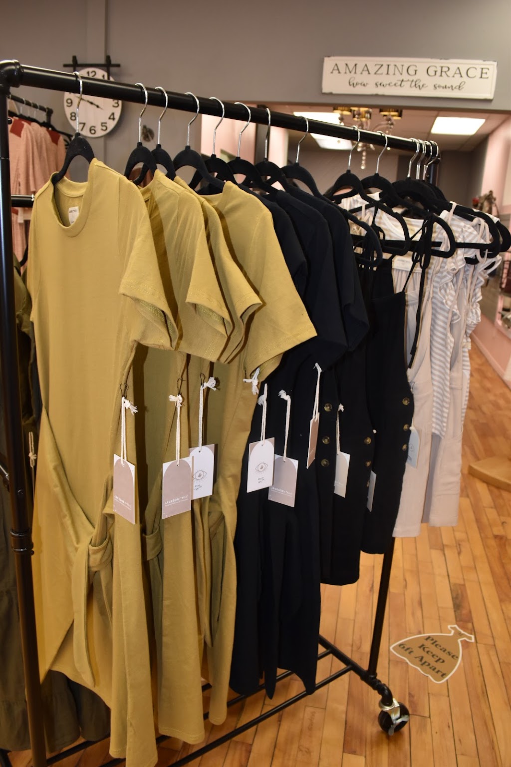 Micheles Doorway to Splendour | 10 Beckwith St S, Smiths Falls, ON K7A 2A8, Canada | Phone: (613) 283-9942