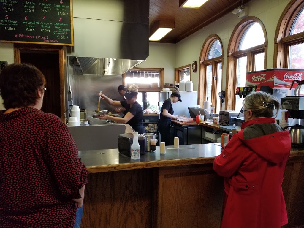 Restaurant Labelle | 384 Rue Principale, Lachute, QC J8H 1Y2, Canada | Phone: (450) 562-8230